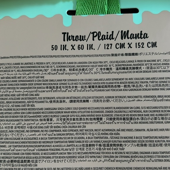 Disney Munchlings Pluto Snacks Eats Peanut Butter Cup Green Yellow Throw Blanket - Picture 9 of 10